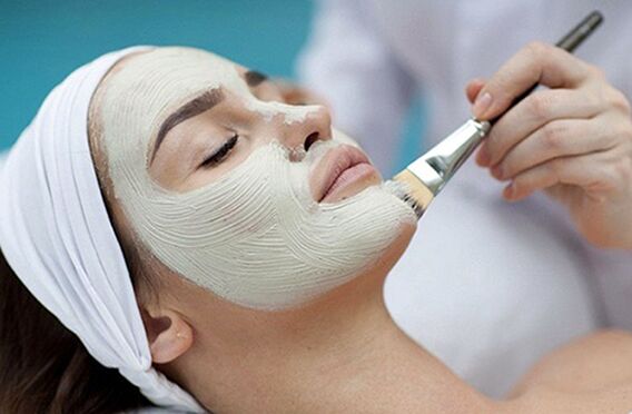 Пилинг лица – один из методов эстетического омоложения кожи. 